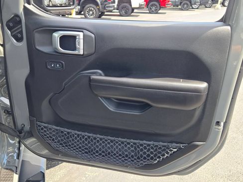 Used 2019 Jeep Wrangler Sport AWD/4WD image 14