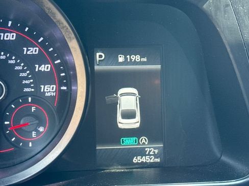 Used 2022 Hyundai Elantra SE FWD image 17