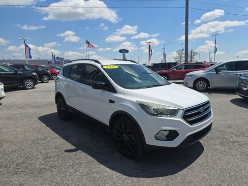 Used 2018 Ford Escape SE w/ SE Sport Appearance Package AWD/4WD image 3
