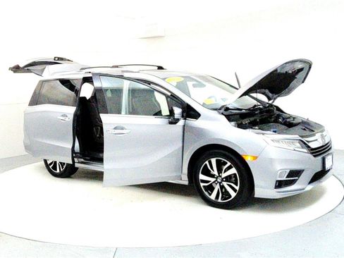 Used 2018 Honda Odyssey Elite image 12