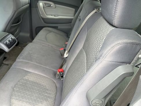 Used 2012 Chevrolet Traverse LT image 8