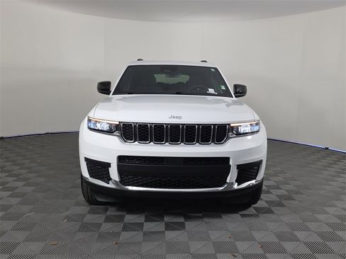 Used 2025 Jeep Grand Cherokee L Laredo image 10