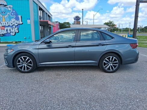 Used 2025 Volkswagen Jetta SE FWD image 7