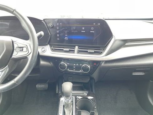 Used 2024 Chevrolet Trax ACTIV w/ Sunroof Package FWD image 21