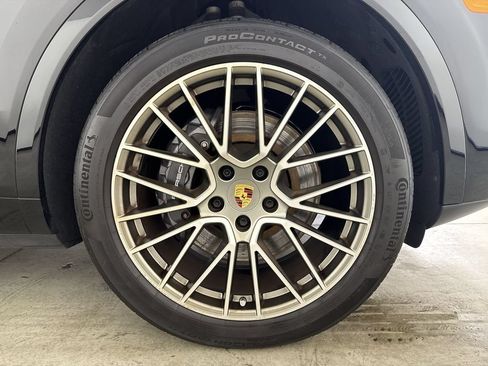 Certified 2023 Porsche Cayenne Platinum Edition AWD/4WD image 15