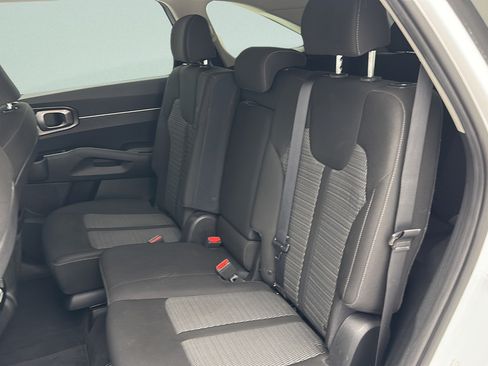 Used 2022 Kia Sorento LX AWD/4WD image 10