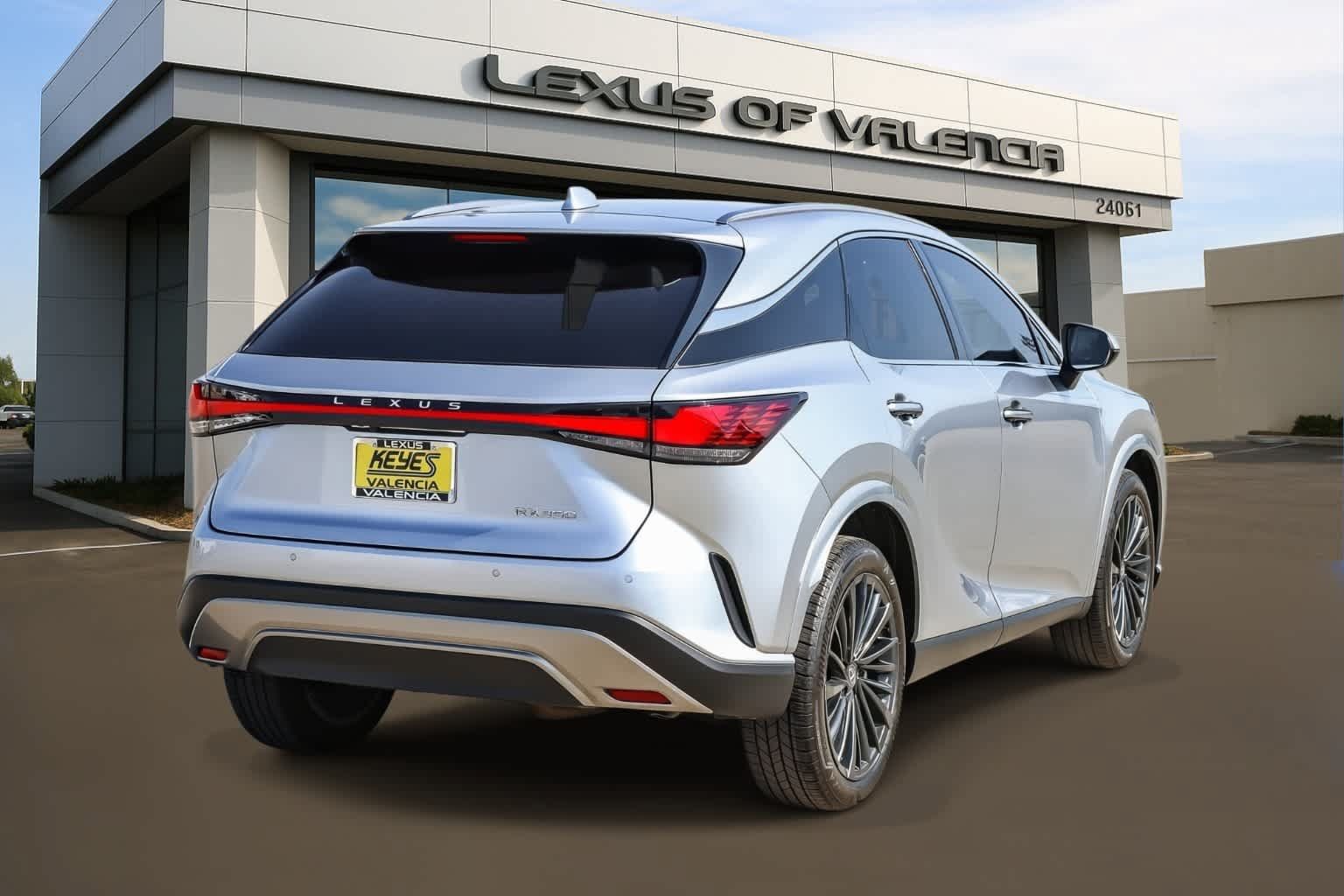 Used 2025 Lexus RX 350 Premium w/ Convenience Package FWD image 4