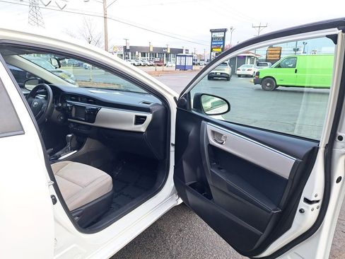 Used 2015 Toyota Corolla LE FWD image 16