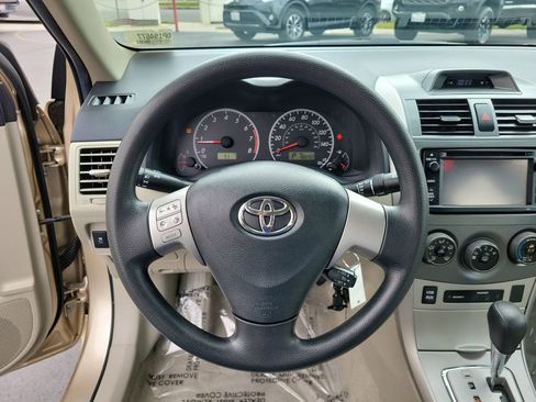 Used 2013 Toyota Corolla LE FWD image 24