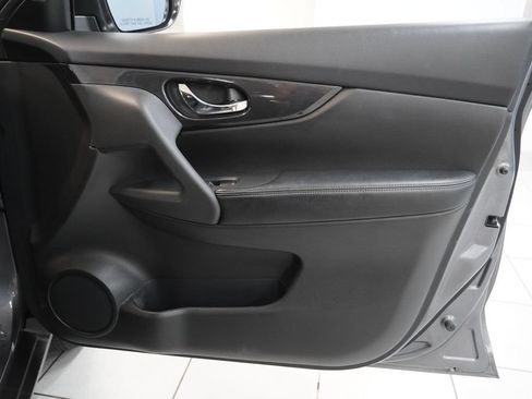 Used 2017 Nissan Rogue SV w/ SV Premium Package AWD/4WD image 33