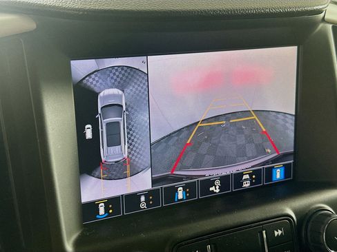 Used 2023 GMC Terrain SLT w/ Tech Package image 21