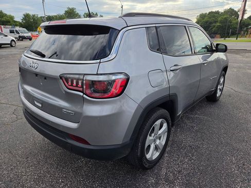Used 2018 Jeep Compass Latitude w/ Popular Equipment Group AWD/4WD image 3