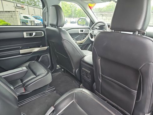 Used 2023 Ford Explorer XLT w/ Equipment Group 202A RWD image 10
