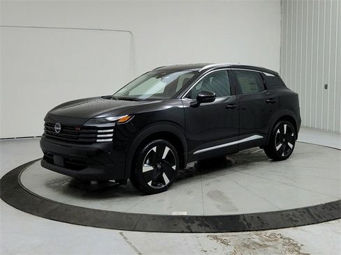 New 2025 Nissan Kicks SR image 3