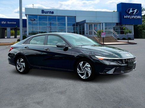 New 2025 Hyundai Elantra Limited image 10