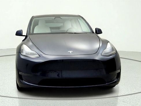 Used 2024 Tesla Model Y Long Range AWD/4WD image 2