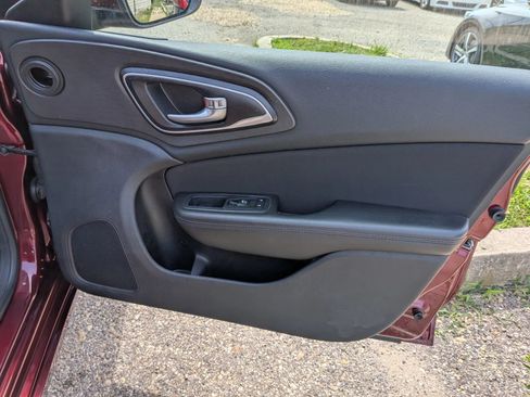 Used 2016 Chrysler 200 Limited w/ Convenience Group FWD image 30