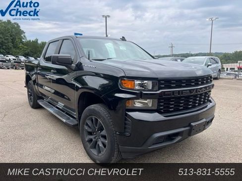 Used 2019 Chevrolet Silverado 1500 Custom w/ Custom Value Package AWD/4WD image 2