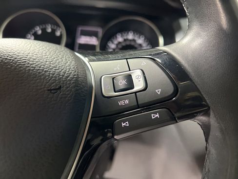 Used 2019 Volkswagen Tiguan SE image 26