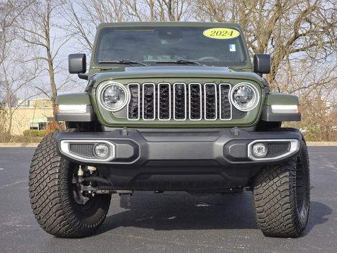 Used 2024 Jeep Wrangler Unlimited Sahara w/ Technology Group image 16