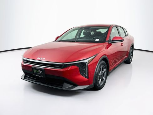 Used 2025 Kia K4 FWD image 3