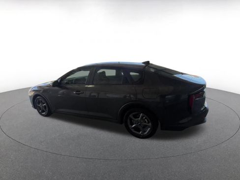 Used 2025 Kia K4 LXS image 7