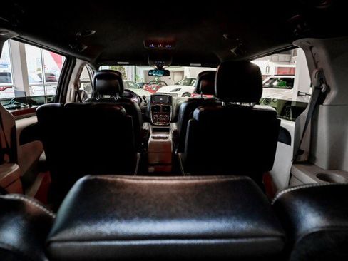 Used 2019 Dodge Grand Caravan SXT w/ Rear Park Assist Package image 21