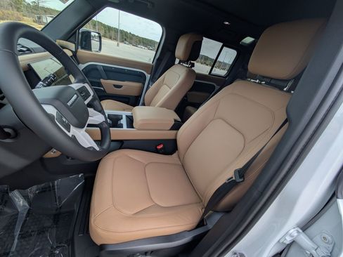 New 2026 Land Rover Defender 110 X-Dynamic SE image 19