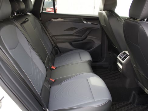 New 2026 Volkswagen Tiguan SE R-Line AWD/4WD image 31