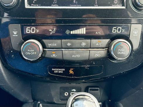 Used 2019 Nissan Rogue SV AWD/4WD image 16