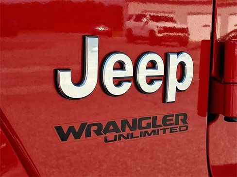 Used 2022 Jeep Wrangler Unlimited Sahara w/ LED Lighting Group image 30
