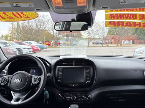 Used 2021 Kia Soul S image 11