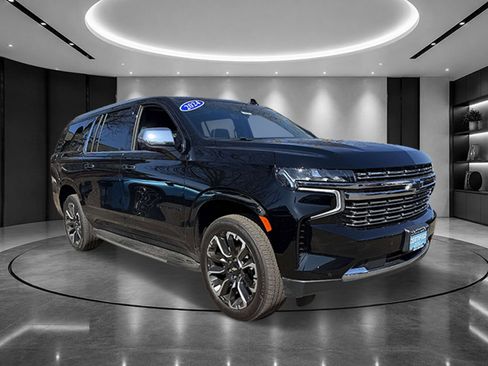 Certified 2024 Chevrolet Suburban Premier AWD/4WD image 2
