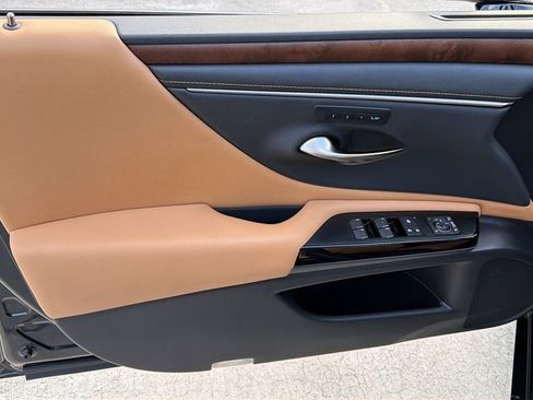 Used 2022 Lexus ES 300h w/ Premium Package image 16