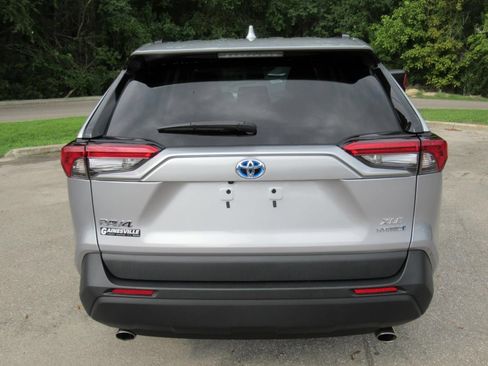 Used 2022 Toyota RAV4 XLE Premium AWD/4WD image 6