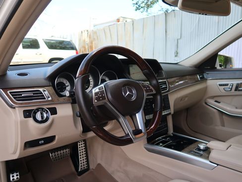 Used 2014 Mercedes-Benz E 550 4MATIC Sedan image 33