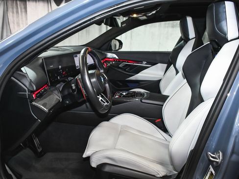 Used 2025 BMW M5 w/ Executive Package image 67