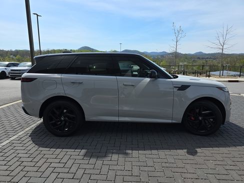 Used 2024 Land Rover Range Rover Sport Dynamic SE image 4