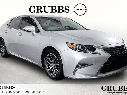 Used 2017 Lexus ES 350 w/ Luxury Package FWD image 1