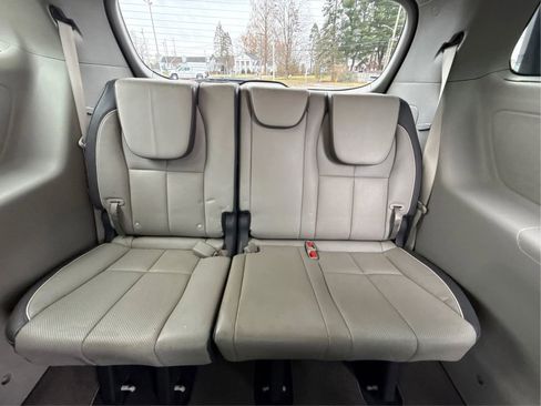 Used 2018 Kia Sedona LX w/ LX Essentials Premium Package image 36