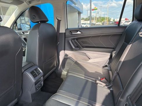 Used 2022 Volkswagen Tiguan SE image 3