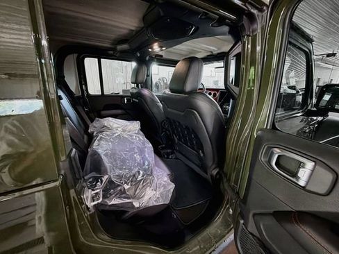 Used 2021 Jeep Gladiator Rubicon w/ Uconnect 4C Nav & Sound Group AWD/4WD image 11