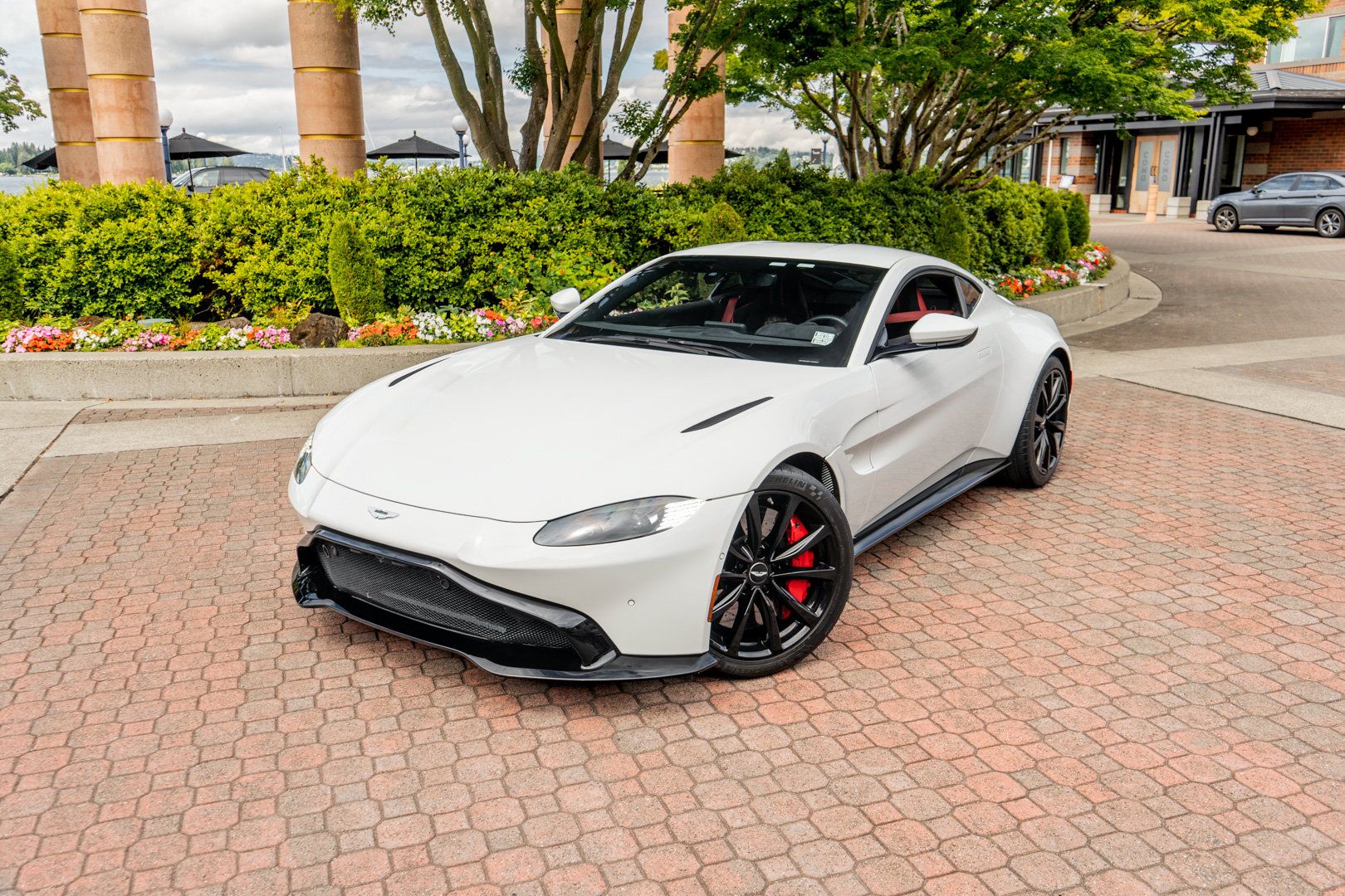 Used 2020 Aston Martin V8 Vantage Coupe RWD image 34