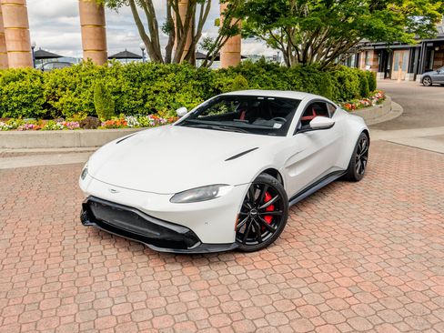 Used 2020 Aston Martin V8 Vantage Coupe RWD image 34