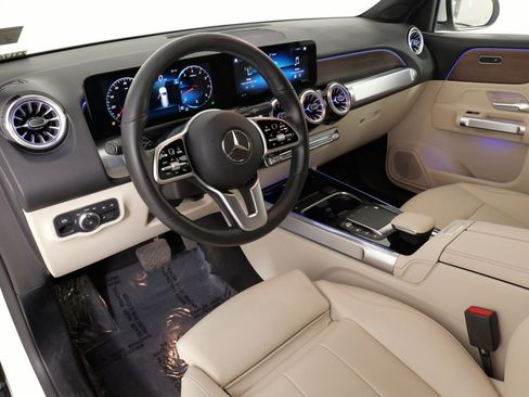 Used 2022 Mercedes-Benz GLB 250 4MATIC image 28