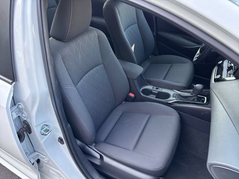 Used 2025 Toyota Corolla LE FWD image 34