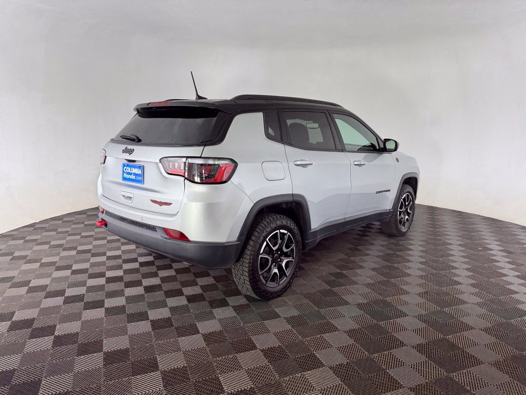 Used 2025 Jeep Compass Trailhawk AWD/4WD image 4