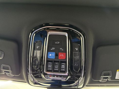 Used 2022 Jeep Grand Cherokee L Overland w/ Advanced Protech Group III image 21