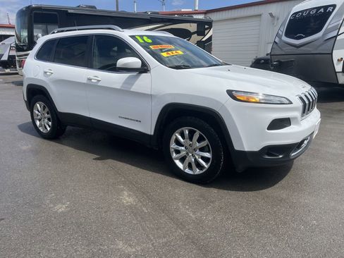 Used 2016 Jeep Cherokee Limited w/ Trailer Tow Group AWD/4WD image 2