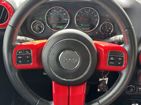 Used 2017 Jeep Wrangler Sahara w/ Connectivity Group AWD/4WD image 12